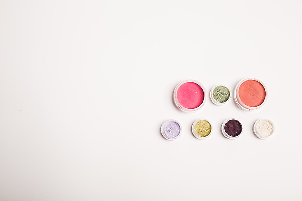 포토 JPG 해외이미지 백그라운드 사람없음 뷰티 화장품 흰색 화려 가루 해외202310 해외포토 컬러 컨셉 파일형식