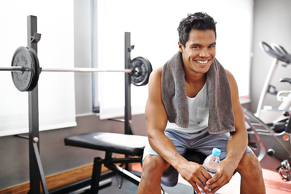 포토 JPG 해외이미지 남자 근육 휴식 한명 들기 앉기 상반신 성인 옆모습 수건 운동 헬스장 자신감 역기 물병 성인남자한명만 해외202310 해외포토 1 감정 뷰포인트 컨셉 모션 건강 사람 위생용품 헬스 물통 남자한명만 성인남자만 파일형식