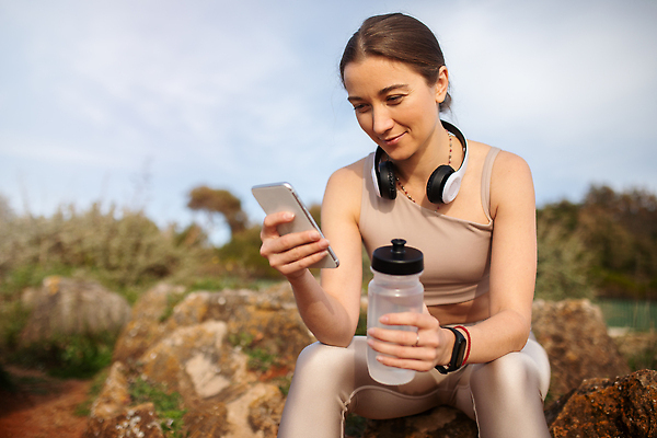 포토 JPG 해외이미지 백인 라이프스타일 유럽 음료 음악 스포츠 인터넷 신체 다이어트 자연 휴식 건강 한명 사람 야외 물 스마트폰 핸드폰 운동복 운동 건강관리 헤드폰 공백 바위 타이핑 무선전화기 연습 바디케어 채팅 카피스페이스 제의 밀레니얼 자극 해외202310 해외포토 자연요소 서양인 1 옷 나라 음향기기 컨셉 문화예술 관리 생활 경제 전자제품 스마트기기 돌_바위 전화기 생태계 파일형식