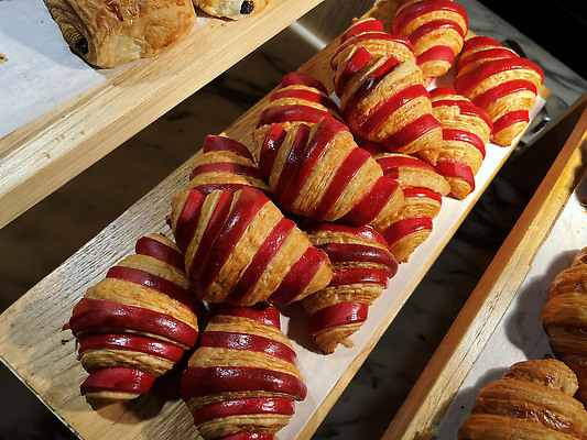 포토 JPG 해외이미지 백그라운드 디저트 건강 요리 사람없음 쿠키 케이크 식당 식사 카페 빵집 껍질 신선 뜨거움 달콤 맛 아침식사 굽기 먹기 유기농 롤 프랑스어 번 제빵사 페스츄리 핸드메이드 맛있는 해외202310 해외포토 직업 문자 웰빙 음식 빵 컨셉 모션 상점 구이 파일형식