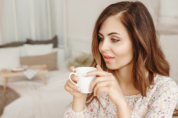 포토 JPG 해외이미지 꽃 행복 커피 음료 빵 꽃다발 모션 탁자 휴식 갈색머리 건강 사랑 한명 사람 내부 컵 햇빛 뷰티 평화 봄 튤립 아침식사 승낙 긍정 아로마 돌봄 셀프 맛있는 해외202310 해외포토 식물 1 헤어스타일 식기 계절 감정 음식 가구 컨셉 태양 식사 파일형식