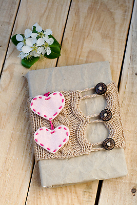 포토 JPG 해외이미지 꽃 종이 분홍색 백그라운드 사람없음 목재 공책 봄 수확 벚꽃 기록 뜨개질 스웨터 니트 옛날 펠트 해외202310 해외포토 나무 식물 계절 컬러 상의 농업 재료 문구용품 취미 파일형식 천_직물