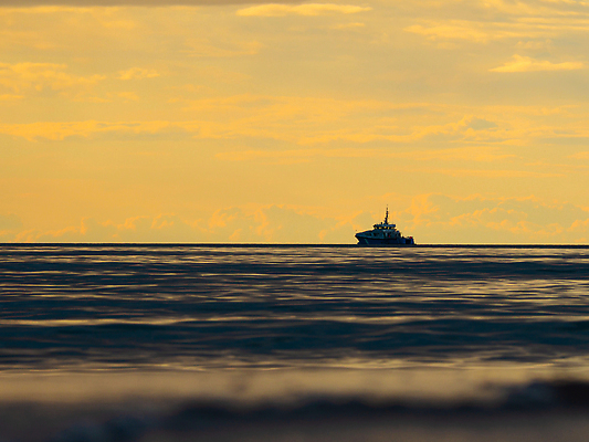 포토 JPG 해외이미지 1 감정 파도 바다 교통시설 벽지 휴식 사람없음 가로 빛 햇빛 반사 평화 일출 어둠 일몰 꿈 자유 탐험 광선 황금 야간 번개 탈출 폭풍 천국 넘어짐 뇌우 폭풍우 혼란 혼자 수평선 카피스페이스 해외202310 해외포토 자연요소 교통 컨셉 모션 날씨 태양 노을 공백 비_날씨 자연재해 시설 파일형식
