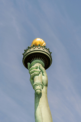 포토 JPG 해외이미지 손 섬 여행 하늘 불꽃 새로움 사람없음 조각상 뷰티 미국 자유 손전등 잡기 도시 역사 심볼 뉴욕 맨해튼 애국심 천연기념물 독립 전국 해외202310 해외포토 컨셉 북아메리카 모션 불 조명 신체부위 조형물 파일형식