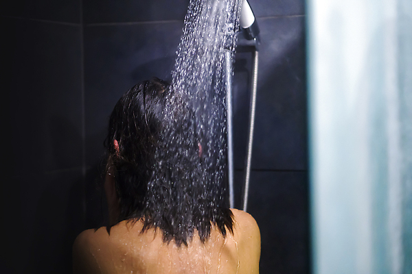 포토 JPG 해외이미지 라이프스타일 여자 백그라운드 신체 유리 아침 휴식 갈색머리 건강 한명 물 빛 뷰티 머리 스파 어둠 목욕 거품 젖음 촉촉함 터치 욕실 신선 액체 선탠 씻기 빨래 피부 부드러움 비누 샴푸 테라피 내추럴 돌봄 샤워실 위생관리 해외202310 해외포토 주간 자연요소 1 헤어스타일 컨셉 가사 모션 재질 관리 사람 생활 신체부위 위생용품 청결 감각 샤워시설 파일형식