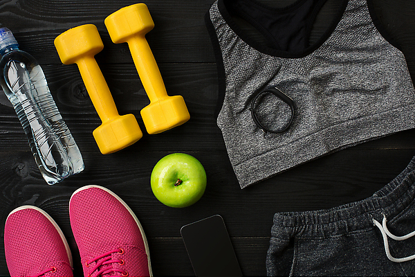 포토 JPG 해외이미지 운동화 검은배경 사람없음 스마트폰 운동복 하이앵글 운동 아령 사과 물병 풋사과 스마트워치 해외포토 옷 뷰포인트 백그라운드 신발 과일 건강 핸드폰 스마트기기 검은색 물통 웨어러블 파일형식