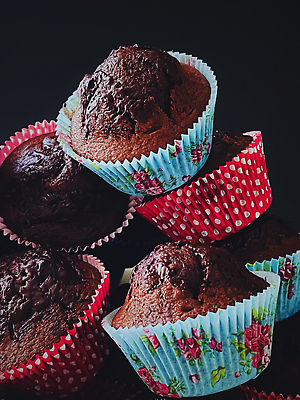 포토 JPG 해외이미지 디저트 사람없음 달콤 컵케이크 포장지 머핀 초콜릿머핀 해외202310 해외포토 음식 빵 포장 케이크 맛 파일형식