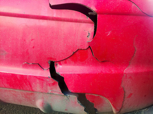 포토 JPG 해외이미지 도로 패턴 교통시설 자동차 거리 안전 사람없음 빨간색 금속 페인트 손상 운전 램프 긴급 바퀴 구멍 구출 수리 좌절 위험 충돌 사건 묘사 속도 질감 정비공 보험 모터 구김 깨짐 때리기 범퍼 자동 재앙 해외202310 해외포토 감정 길 육상교통 컬러 교통 컨셉 무늬 모션 재질 조명 도움 기술자 시설 파일형식