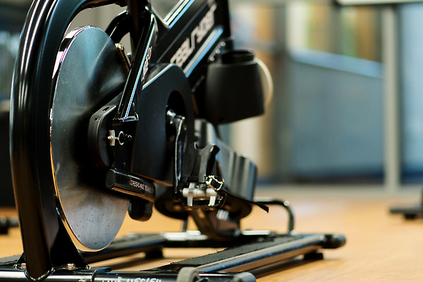 포토 JPG 해외이미지 라이프스타일 스포츠 신체 운동선수 건강 사람없음 운동 자전거 힘 기계 경쟁 장비 에너지 바퀴 승차 몸무게 날씬함 연습 클럽 체육관 순환 에어로빅 사이클링 바이크레이서 바이킹 적자 해외202310 해외포토 컨셉 모션 생활 바이크 춤 육상스포츠 몸매 파일형식