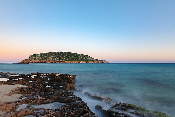 포토 JPG 해외이미지 구름 바다 섬 여행 요트 오렌지 자연 하늘 휴가 풍경 사람없음 야외 물 여름 파란색 태양 뷰티 맑음 수영 고요 일몰 만 스페인 저녁 지중해 랜드마크 보호구역 해외202310 해외포토 자연요소 계절 유럽 컬러 배_교통 과일 날씨 노을 수상스포츠 야간 생태계 구역 파일형식