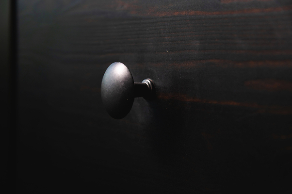 포토 JPG 해외이미지 디자인 가구 백그라운드 가정 추상 아파트 주택 실내 손잡이 사람없음 내부 목재 장식 문 금속 검은색 어둠 방 장롱 우아함 닫기 매끈함 찬장 오브젝트 심플 수납 스타일 카피스페이스 해외202310 해외포토 나무 컬러 생활용품 컨셉 무늬 재료 모션 재질 건물 공백 감각 파일형식