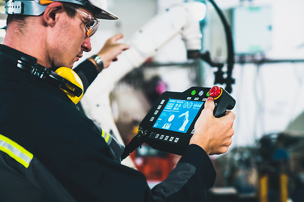 포토 JPG 해외이미지 남자 산업 공장 노동자 고글 작업복 한명 들기 상반신 성인 옆모습 헤드셋 기계 과학기술 작업 엔지니어 안전모 컨트롤 프로그래밍 성인남자한명만 해외202310 해외포토 직업 1 옷 뷰포인트 음향기기 공업 모션 기술 사람 헤드폰 기술자 헬멧 안전장비 개발 남자한명만 성인남자만 파일형식