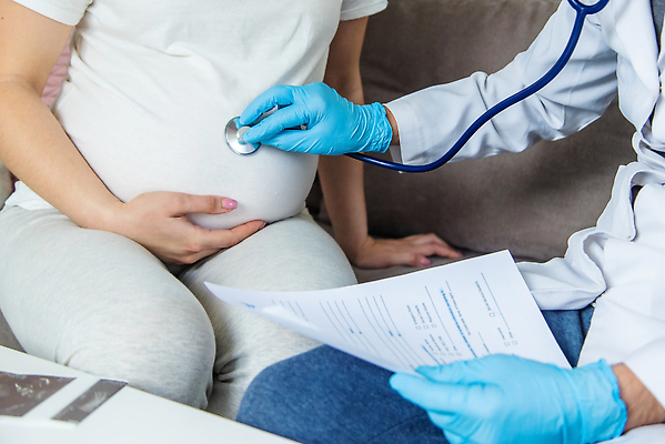 포토 JPG 해외이미지 백인 배너 여자 행복 어린이 백그라운드 가족 청진기 엄마 노동자 실내 건강 병원 한명 사람 치료 약 희망 임산부 임신 시험 환자 의사 아기 잡기 기다림 맥박 예측 상담 약속 태교 방문 돌봄 카피스페이스 해외202310 해외포토 서양인 직업 1 교육 감정 컨셉 의학 관계 의료기기 모션 내부 공백 의료진 파일형식