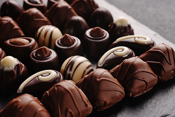 포토 JPG 해외이미지 음식 백그라운드 휴가 디저트 발렌타인데이 사탕 종류 선물 사람없음 장식 갈색 과자 초콜릿 어둠 희망 여러개 우유 견과류 소용돌이 흰색 신선 원형 그룹 변화 고급 달콤 맛 폐기물 작음 설탕 크림 칼로리 모음 코코아 충동구매 섞기 해로움 프랄린 맛있는 해외202310 해외포토 도형 감정 음료 컬러 다수 컨셉 데이이벤트 유제품 한글 쇼핑 회오리 쓰레기 크기 과소비 파일형식