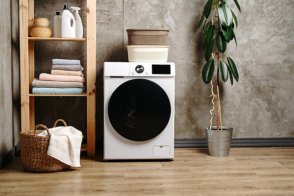 포토 JPG 해외이미지 가사 집안 선반 실내 사람없음 수건 빨래 세제 드럼세탁기 빨래바구니 해외202310 해외포토 가구 내부 위생용품 바구니 세탁기 파일형식