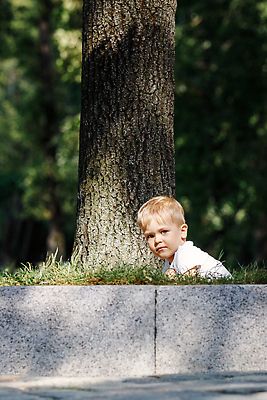 포토 JPG 해외이미지 나무 백인 공원 남자 행복 얼굴 어린이 자연 놀이 한명 사람 앉기 소년 야외 목재 초록색 여름 뷰티 맑음 게임 큼 싱글 나무껍질 숨김 혼자 카피스페이스 해외202310 해외포토 서양인 식물 1 계절 공공시설 감정 컬러 컨셉 재료 모션 날씨 신체부위 공백 껍질 크기 생태계 파일형식