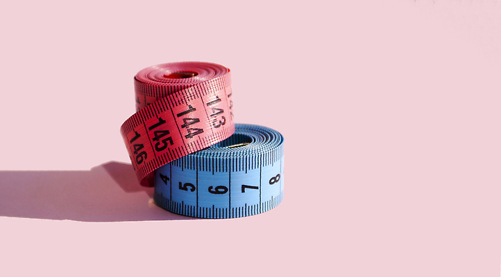 포토 JPG 해외이미지 선 분홍색 백그라운드 컨셉 다이어트 자 나선형 건강 사람없음 파란색 뷰티 숫자 소용돌이 흰색 기구 공구 몸무게 바느질 비만 날씬함 측정 눈금 테이프 치수 길이 계량기 재단 인치 적자 해외202310 해외포토 문자 컬러 무늬 문구용품 회오리 도구 몸매 파일형식