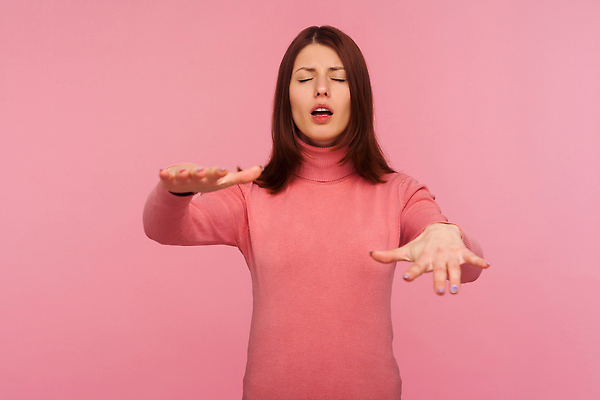 포토 JPG 해외이미지 백인 여자 감정 모션 청소년 갈색머리 실내 한명 사람 건강관리 어둠 꿈 터치 도전 덮개 감각 야간 위험 무서움 장애인 스웨터 검색 시력 비전 노력 문제 긴장 고립 시각장애인 적자 혼란 혼자 접근 해외202310 해외포토 자연요소 서양인 1 헤어스타일 컨셉 상의 건강 관리 내부 뚜껑 장애 파일형식