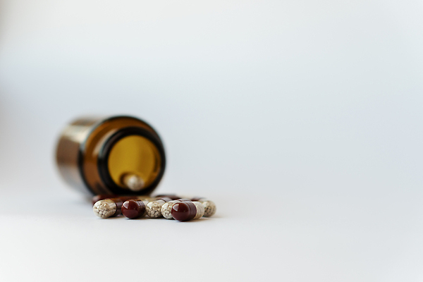 포토 JPG 해외이미지 컬러 과학 백그라운드 컨셉 건강 병원 사람없음 치료 빨간색 파란색 세트 알약 약 고통 흰색 그룹 약초 질병 약국 오브젝트 두통 처방 테라피 중독 흙더미 조제 돌봄 복용 진통제 치료제 헬프 화학물질 항생제 해외202310 해외포토 감정 의학 모션 뷰티 흙 도움 풀_식물 화학 만들기 파일형식 더미