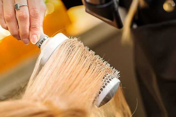 포토 JPG 해외이미지 헤어스타일 신체부위 뷰티 머리빗 우아함 드라이어 미용사 해외202310 해외포토 직업 컨셉 사람 미용용품 파일형식