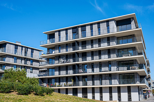 포토 JPG 해외이미지 나무 외관 건축양식 하늘 부동산 새로움 아파트 주택 건설업 사람없음 건물 파란색 맑음 블록 회색 발코니 도시 시장 재산 고급 땅 투자 콘도 연립주택 바르셀로나 대여 개발 공동주택 렌탈 소유 해외202310 해외포토 식물 건축물 건축 산업 컬러 컨셉 비즈니스 숙소 날씨 금융 스페인 파일형식