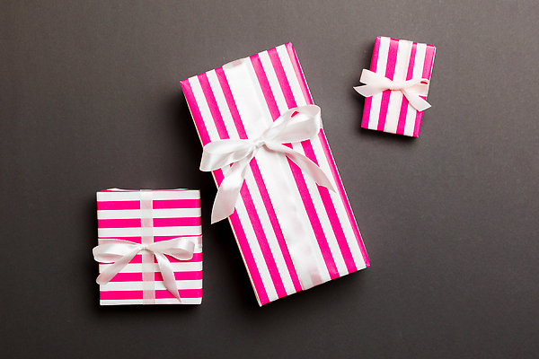 포토 JPG 해외이미지 디자인 배너 행복 리본 종이 분홍색 백그라운드 크리스마스 탁자 휴가 새로움 발렌타인데이 선물 사람없음 장식 상자 우주 검은색 놀람 수확 흰색 축하 생일 정상 연도 활 테이프 팩 패키지 DIY 돌봄 크리스마스이브 포장소품 핸드메이드 플랫레이 어머니의날 해외202310 해외포토 기념일 감정 컬러 가구 컨셉 농업 포장 모션 데이이벤트 문구용품 표정 취미 화장품 플랫 오브젝트 미국문화 포장재료 파일형식