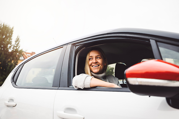 포토 JPG 해외이미지 백인 라이프스타일 커플 여자 행복 도로 여행 2 가방 거리 함께함 한명 미소 사람 성인 야외 친구 쇼핑 뷰티 유행 걷기 봄 우정 기쁨 도시 주말 스타일 해외202310 해외포토 서양인 1 잡화 계절 감정 길 컨셉 관계 교통시설 모션 표정 생활 파일형식