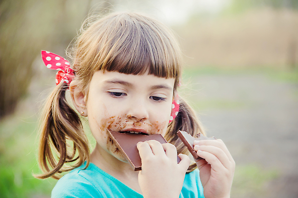 포토 JPG 해외이미지 백인 라이프스타일 배너 공원 행복 감정 얼굴 어린이 음식 조각 백그라운드 자연 디저트 주택 관리 사탕 사랑 한명 사람 야외 뷰티 초콜릿 기쁨 아기 맛 치아 먹기 가득함 질감 제비 해외202310 해외포토 서양인 1 공공시설 컨셉 모션 조류 건물 생활 신체부위 소화기관 생태계 파일형식