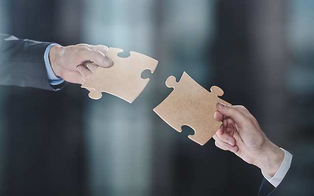 포토 JPG 해외이미지 직업 손 조각 컨셉 2 생각 회사 비즈니스 통신 부분 손가락 성공 협력 설계 아이디어 함께함 창조 사람 사람없음 검은색 우정 게임 흰색 잡기 비즈니스맨 퍼즐 계획 연결 접속 문제 해결 복잡 지원 통일 헬프 콜라보레이션 브레인스토밍 해외202310 해외포토 남자 컬러 모션 놀이 신체부위 친구 도움 직장인 파일형식