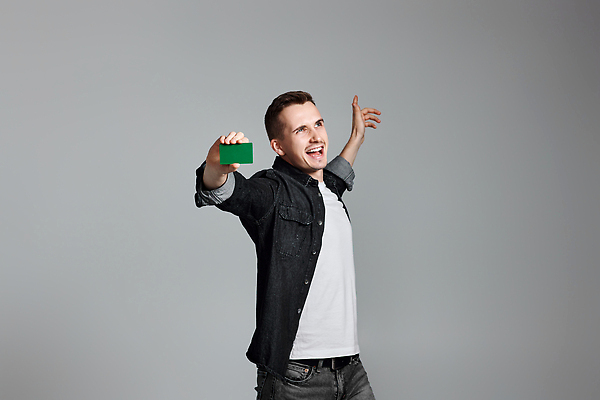 포토 JPG 해외이미지 라이프스타일 손 옷 남자 행복 백그라운드 컨셉 돈 수염 실내 한명 사람 성인 금융 쇼핑 유행 우주 검은색 회색 흰색 잡기 자신감 신용카드 구매 플라스틱 사인 온라인 계산서 고립 보너스 쇼퍼홀릭 수입 목업 해외202310 해외포토 1 감정 컬러 모션 재질 내부 생활 신체부위 경제 재산 파일형식