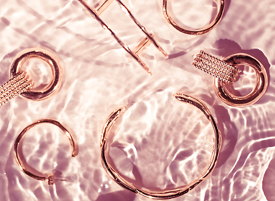 포토 JPG 해외이미지 물결 분홍색 백그라운드 선물 사람없음 물 하이앵글 귀걸이 우아함 팬던트 해외202310 해외포토 자연요소 뷰포인트 컬러 컨셉 장신구 파일형식