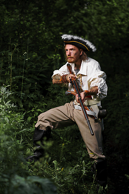 포토 JPG 해외이미지 백인 1 옷 문화 바다 섬 여행 휴가 영국 잉글랜드 미술 한명 이벤트 장식 가로 축제 할로윈 역사 칼 고급 개 큼 복고 선원 해적 스타일 해외202310 해외포토 서양인 유럽 컨셉 포유류 문화예술 사람 크기 도둑 파일형식