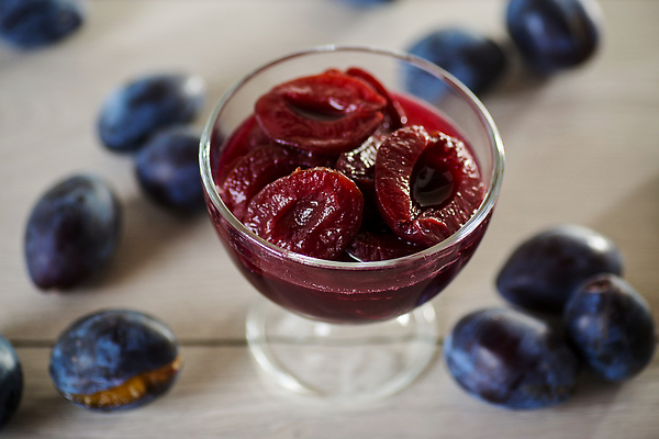 포토 JPG 해외이미지 손 계절 음식 백그라운드 겨울 과일 재료 자연 유리 탁자 디저트 건강 요리 사람없음 목재 파란색 주방 주스 수확 시골 신선 항아리 사발 달콤 맛 아침식사 보호 큼 잼 유기농 시럽 젤리 자두 내추럴 그런지 숙성 채식주의자 핸드메이드 맛있는 해외202310 해외포토 나무 웰빙 음료 컬러 가구 컨셉 농업 재질 신체부위 식사 도자기 사기그릇 소스_음식 크기 생태계 채식 파일형식