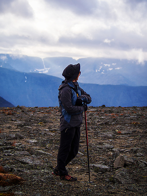 포토 JPG 해외이미지 백인 라이프스타일 손 응시 여자 호수 스포츠 여행 백그라운드 자국 자연 휴가 산 한명 사람 성인 야외 뒷모습 뷰티 여행객 트래킹 쌍안경 하이킹 잡기 숲 모험가 언덕 검색 해외202310 해외포토 서양인 1 시선 뷰포인트 모션 레저 생활 신체부위 망원경 생태계 파일형식