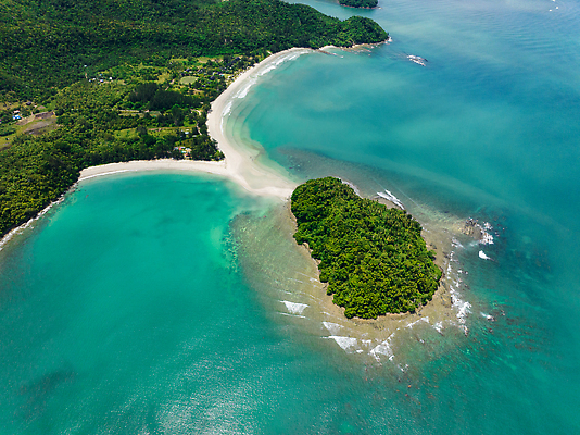 포토 JPG 해외이미지 나무 식물 아시아 모래 파도 바다 섬 여행 자연 휴가 휴식 풍경 사람없음 야외 물 여름 파란색 맑음 만 서핑 열대우림 휴양지 석호 말레이시아 조감도 터키석 파라다이스 해외202310 해외포토 자연요소 계절 나라 컬러 컨셉 날씨 장소 수상스포츠 숲 보석 생태계 파일형식