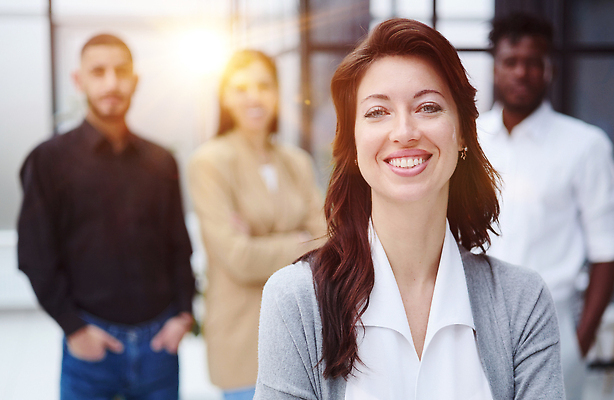 포토 JPG 해외이미지 직업 응시 여자 남자 비즈니스 사업가 성공 함께함 실내 서기 사람 여러명 성인 사무실 카메라 팔짱 업무 직장인 비즈니스맨 비즈니스우먼 자신감 그룹 복도 대표 종업원 동료 미녀 리더 슛 콜라보레이션 해외202310 해외포토 시선 감정 다수 컨셉 관계 모션 내부 전자제품 작업 미인 파일형식