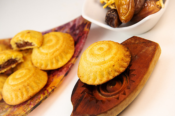 포토 JPG 해외이미지 전통 음식 백그라운드 디저트 부활절 사탕 요리 동양인 사람없음 쿠키 과자 빵집 견과류 신선 날짜 달콤 맛 설탕 굽기 지중해 먹기 가득함 반죽 대추 동쪽 칠면조 라마단 아랍어 페스츄리 피스타치오 맛있는 튀르키예 해외202310 해외포토 기념일 아시아 빵 바다 컨셉 모션 조류 인종 상점 구이 방향 파일형식