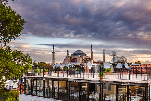 포토 JPG 해외이미지 구름 유럽 아시아 기독교 종교 여행 건축양식 이스탄불 동양인 풍경 사람없음 파란색 교회 일출 세계문화유산 기도 영혼 역사 중앙 이슬람교 박물관 모스크 신성 칠면조 랜드마크 비잔틴 신앙심 옛날 튀르키예 해외202310 해외포토 자연요소 건축 나라 컬러 종교건축 조류 인종 건물 노을 문화재 제국 파일형식
