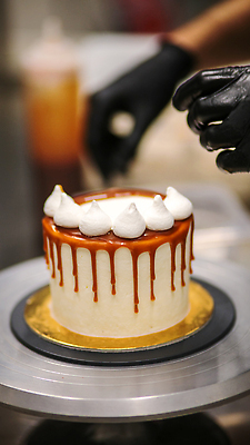 포토 JPG 해외이미지 전통 장갑 유니폼 가방 손가락 기술 관리 창조 요리 사람없음 장식 과자 식당 얼음 흰색 축하 신선 달콤 전문직 굽기 준비 부드러움 버터 장인 머랭 위생관리 절임 짠맛 캐러멜 중소기업 맛있는 해외202310 해외포토 자연요소 직업 손 잡화 옷 음식 컬러 컨셉 회사 디저트 상점 감각 맛 구이 파일형식