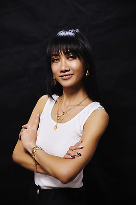 포토 JPG 해외이미지 모델 라이프스타일 옷 여자 행복 백그라운드 한명 사람 동양인 성인 뷰티 유행 우주 흰색 자신감 우아함 시원함 베트남 스타일 해외202310 해외포토 1 감정 컬러 컨셉 인종 생활 동남아시아 파일형식