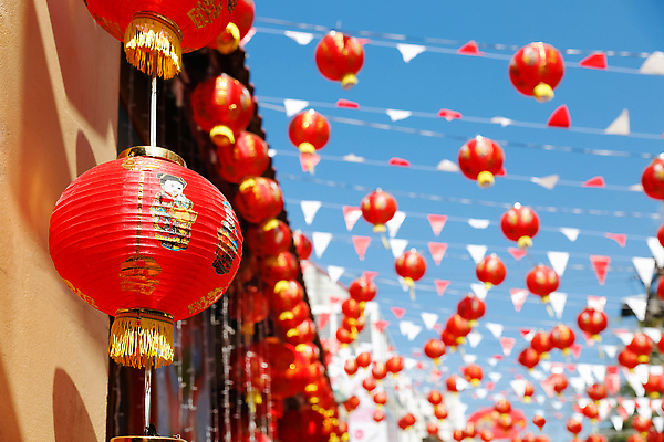 포토 JPG 해외이미지 전통 행복 종이 문화 여행 태국 하늘 새해 중국문화 한국 매달리기 미술 동양인 이벤트 사람없음 장식 빨간색 빛 여행객 축제 중국 등불 축하 행운 그룹 원주민 상하이 대만 베이징 타운 홍콩 말레이시아 싱가폴 차이나타운 많음 카피스페이스 춘절 해외202310 해외포토 동양문화 명절 감정 아시아 컬러 외국문화 컨셉 모션 문화예술 조명 사람 인종 관광지 공백 도시 아프리카인 중국전통 파일형식