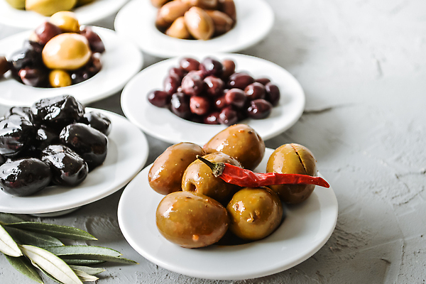 포토 JPG 해외이미지 나무 접시 음식 백그라운드 잎 채소 과일 재료 건강 종류 사람없음 초록색 빛 검은색 어둠 이탈리아 회색 수확 흰색 나뭇가지 시골 신선 사발 정상 혼합 지중해 먹기 그리스 유기농 올리브 날것 후추 그리스인 고립 숙성 스페인어 채식주의자 콘크리트 타파스 맛있는 해외202310 해외포토 서양인 식물 식기 웰빙 열매 유럽 바다 컬러 농업 모션 사기그릇 애피타이저 향신료 채식 파일형식