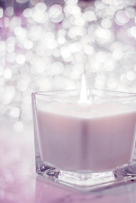 포토 JPG 해외이미지 촛불 사람없음 반짝임 보케 연보라색 빛망울 해외202310 해외포토 초 모션 빛 보라색 파일형식