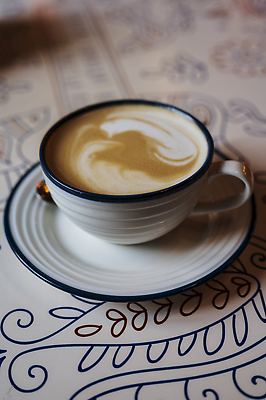 포토 JPG 해외이미지 음료 음식 아침 휴식 사람없음 컵 식당 카페 붓기 준비 만들기 유리그릇 카푸치노 에스프레소 따뜻한음료 카페인 해외202310 해외포토 주간 그릇 식기 커피 컨셉 모션 유리 상점 파일형식