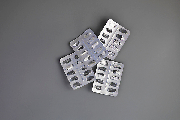 포토 JPG 해외이미지 산업 과학 백그라운드 컨셉 다이어트 건강 병원 사람없음 치료 빛 상자 알약 약 쌓기 고통 도움 은색 질병 플라스틱 약국 은박지 두통 처방 팩 패키지 중독 조제 돌봄 마약 복용 알루미늄 중고 진통제 치료제 헬프 항생제 비어있는 해외202310 해외포토 감정 컬러 의학 모션 재질 화장품 만들기 파일형식