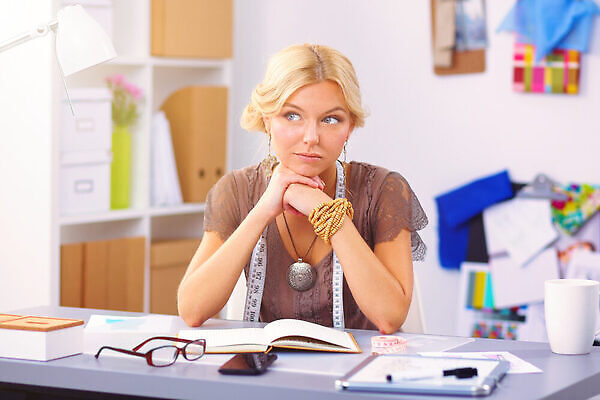 포토 JPG 해외이미지 직업 1 디자인 드레스 옷 여자 행복 산업 안경 비즈니스 아이디어 실내 창조 미술 한명 서기 미소 웃음 사람 성인 가로 뷰티 갈색 유행 기댐 머그컵 직물 작업 비즈니스우먼 제조 작음 디자이너 스케치 천 만족 폴더 테이프 주인 책임자 유일 해외202310 해외포토 잡화 감정 컬러 컨셉 모션 문화예술 문구용품 표정 내부 컵 직장인 크기 파일 파일형식