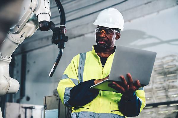포토 JPG 해외이미지 응시 남자 산업 공장 노동자 고글 작업복 한명 들기 상반신 성인 노트북 기계 과학기술 작업 엔지니어 안전모 성인남자한명만 해외202310 해외포토 직업 1 시선 옷 공업 모션 기술 사람 전자제품 기술자 헬멧 안전장비 남자한명만 성인남자만 파일형식