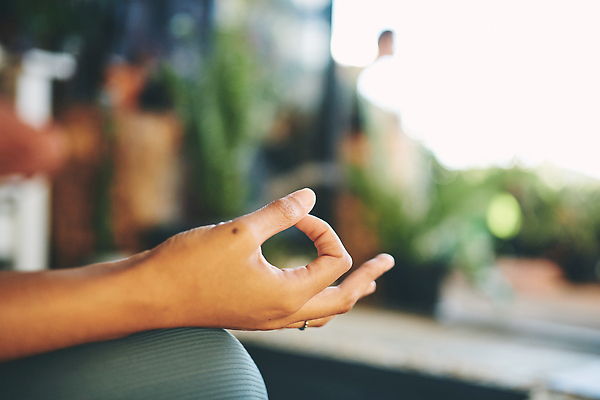 포토 JPG 해외이미지 식물 백인 1 라이프스타일 웰빙 여자 행복 스포츠 신체 요가 휴식 주택 실내 건강 한명 사람 성인 운동복 운동 뷰티 침묵 활발 유연 연습 긍정 주말 위치 돌봄 전용 필라테스 락다운 해외202310 해외포토 서양인 옷 감정 컨셉 모션 내부 건물 생활 소리 파일형식