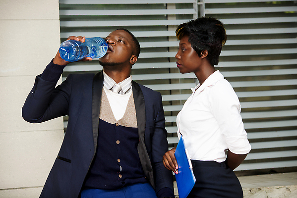 포토 JPG 해외이미지 직업 여자 남자 컨셉 비즈니스 노동자 새로움 미소 사람 성인 두명 사무실 마시기 작업 토론 동료 문서 일시정지 프로젝트 해외202310 해외포토 관계 모션 표정 파일형식