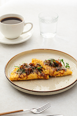 포토 JPG 해외이미지 접시 음식 탁자 치즈 요리 사람없음 세로 초록색 식사 버섯 튀김 신선 아침식사 허브 유기농 브런치 바질 오믈렛 폭식 스크램블 맛있는 해외202310 해외포토 식물 식기 웰빙 컬러 가구 유제품 계란요리 파일형식